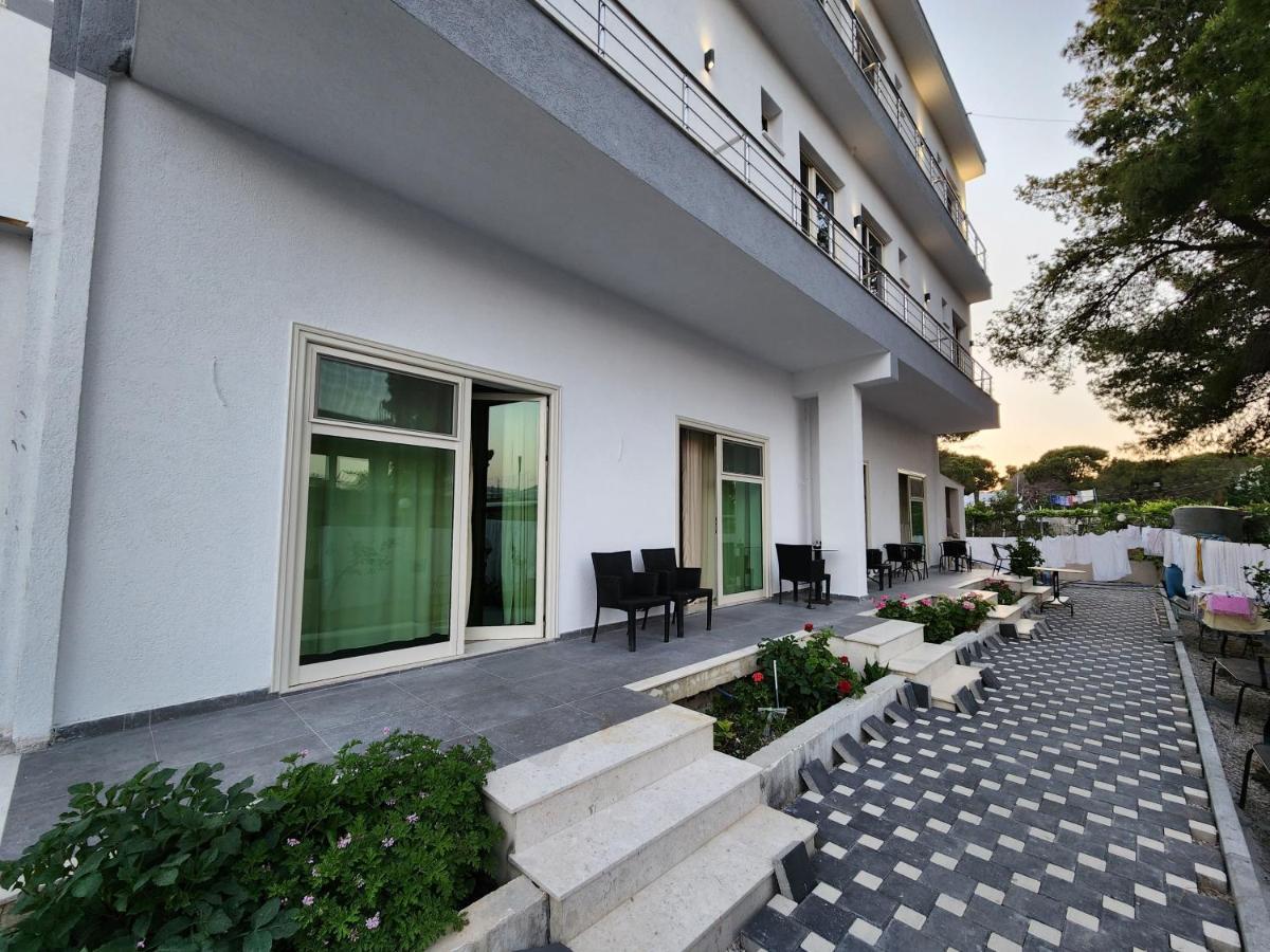 Sea Front Villa Влёра Экстерьер фото